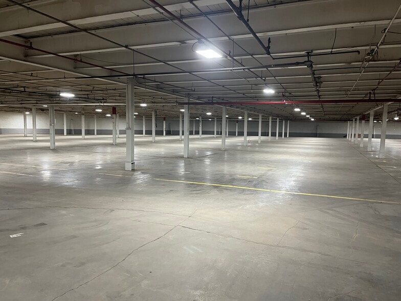 More Photos Of 200 N Church St, Lexington Warehouse For Lease