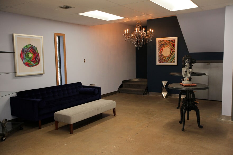 More Photos Of 1957 E Irving Blvd, Irving Movie Radio TVStudio For Sale