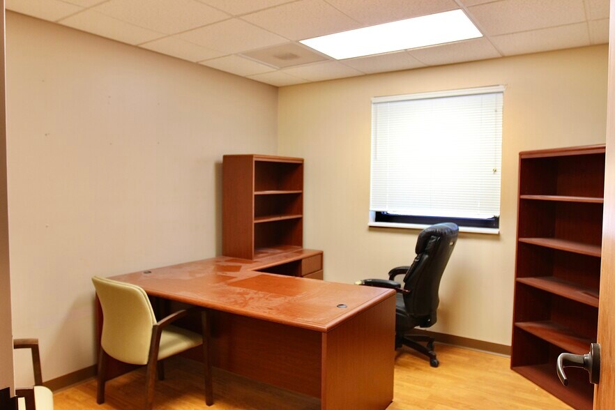 More Photos Of 650 34th St S, Saint Petersburg Medical For Lease