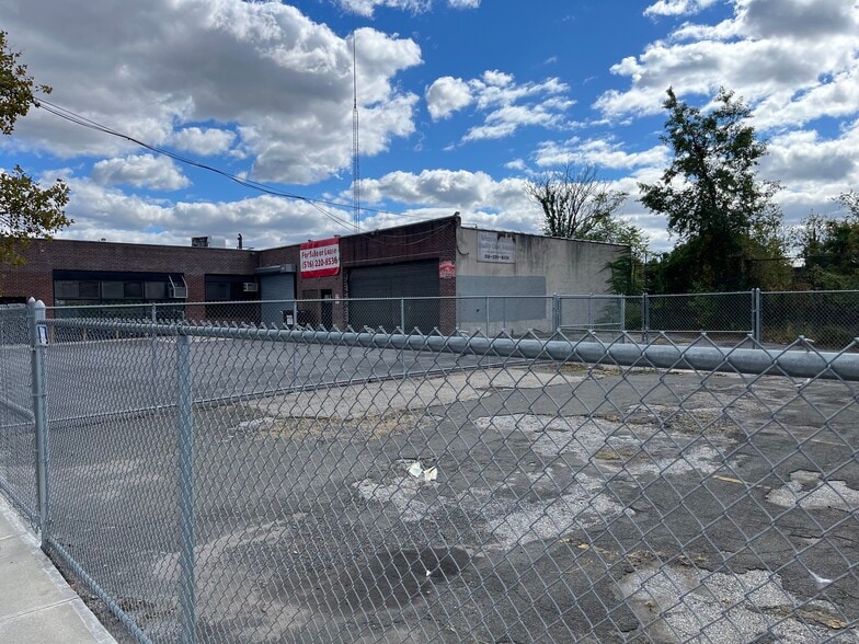 More Photos Of 62-16 Metropolitan Ave, Middle Village Auto Repair For Lease