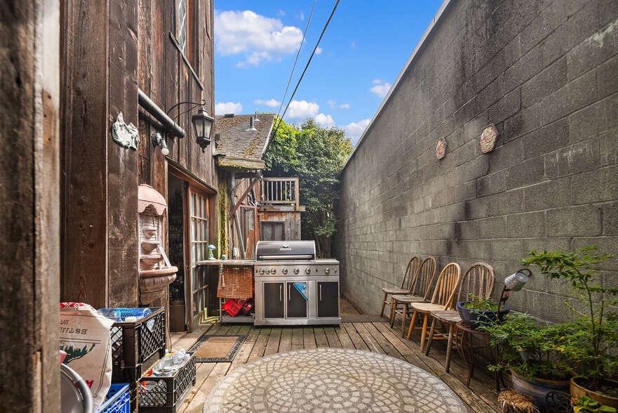 More Photos Of 652 NW 85th St, Seattle Apartments For Sale