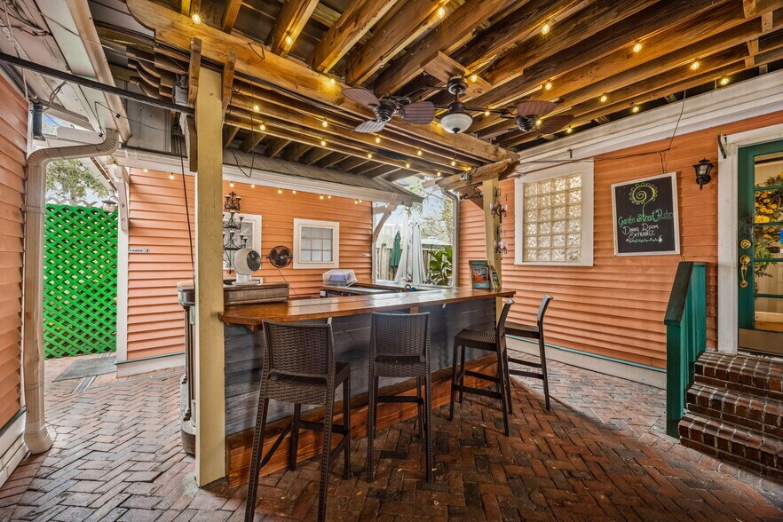 More Photos Of 218 Ash St, Fernandina Beach Freestanding For Sale