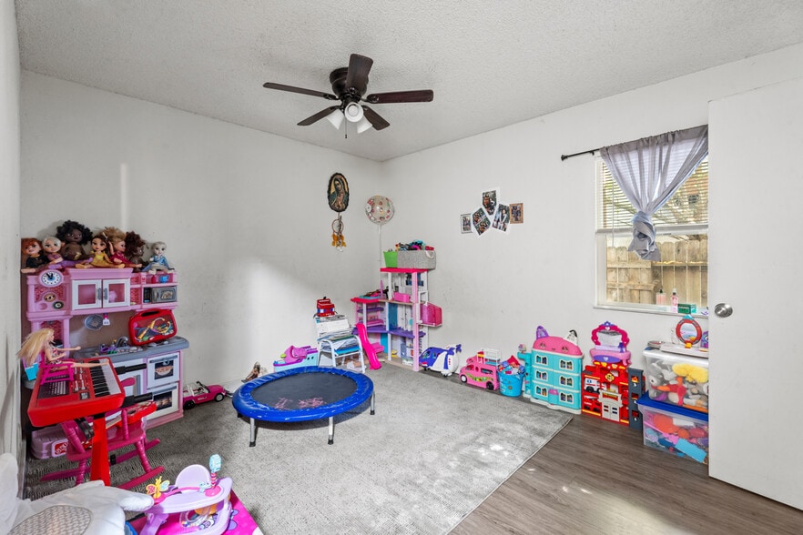 More Photos Of 2020 S Dora St, Ukiah Apartments For Sale