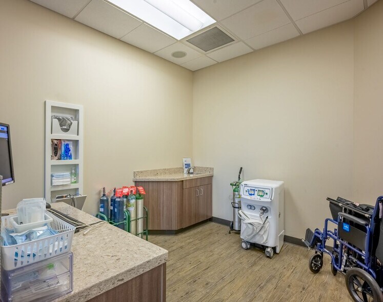 More Photos Of 9900 Stockdale Hwy, Bakersfield Medical For Sale