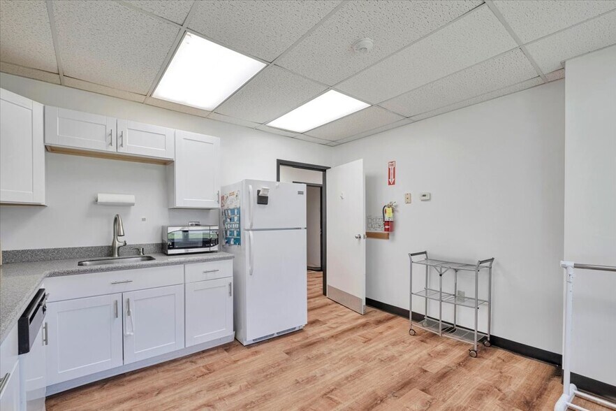 More Photos Of 4 Glenna Dr, Carmel Specialty For Sale