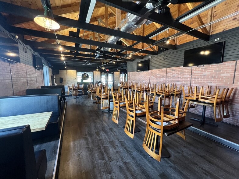 More Photos Of 2343 E Sharon Rd, Cincinnati Restaurant For Sale