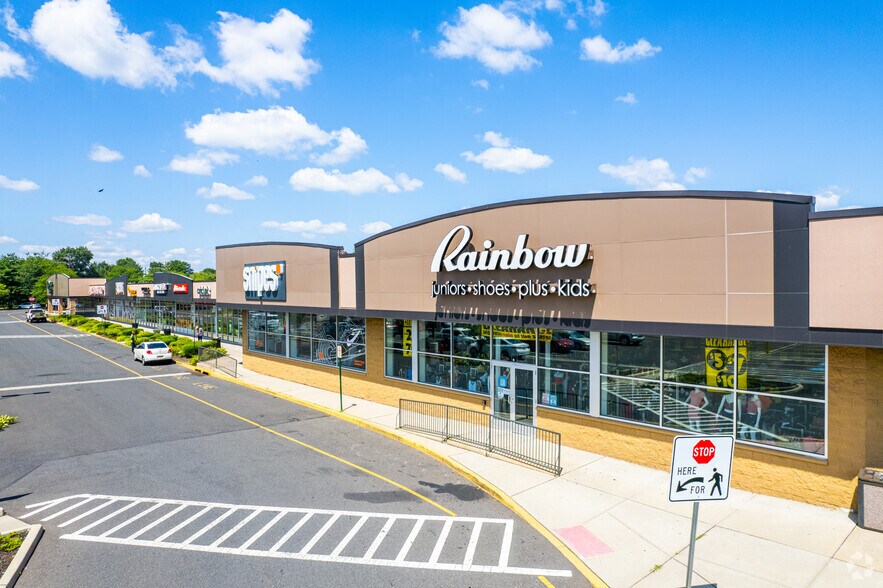 More Photos Of 1702 Nottingham Way, Hamilton Unknown For Lease