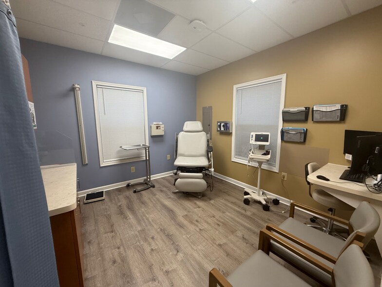 More Photos Of 321 Park Hill Dr, Fredericksburg Medical For Sale