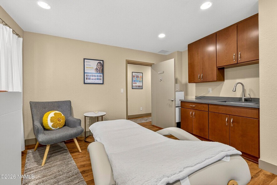 More Photos Of 1300 N Rim Dr, Flagstaff Medical For Sale