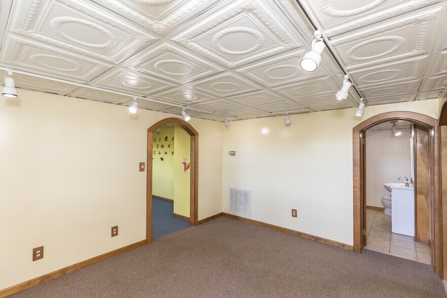 More Photos Of 131 Copenhaver St, Marion Shelter For Sale