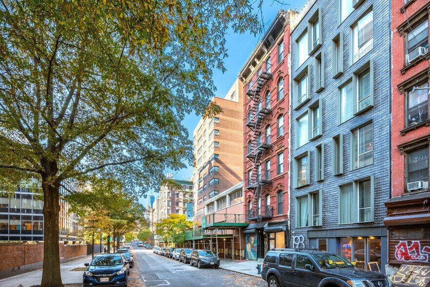 More Photos Of 191 Henry St, New York Apartments For Lease