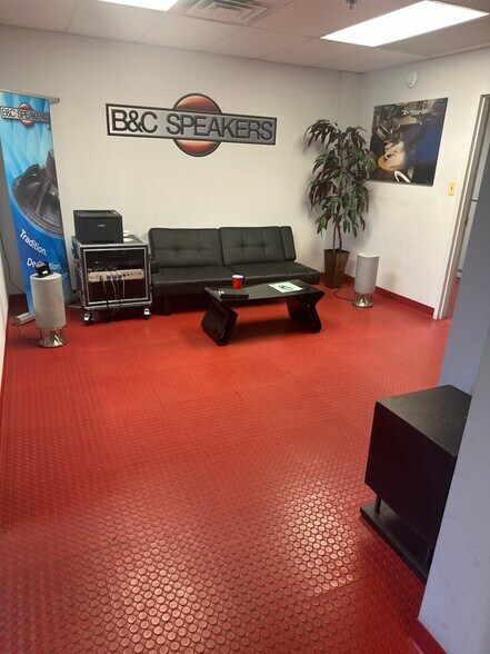 More Photos Of 220 West Parkway, Pompton Plains Light Distribution For Lease