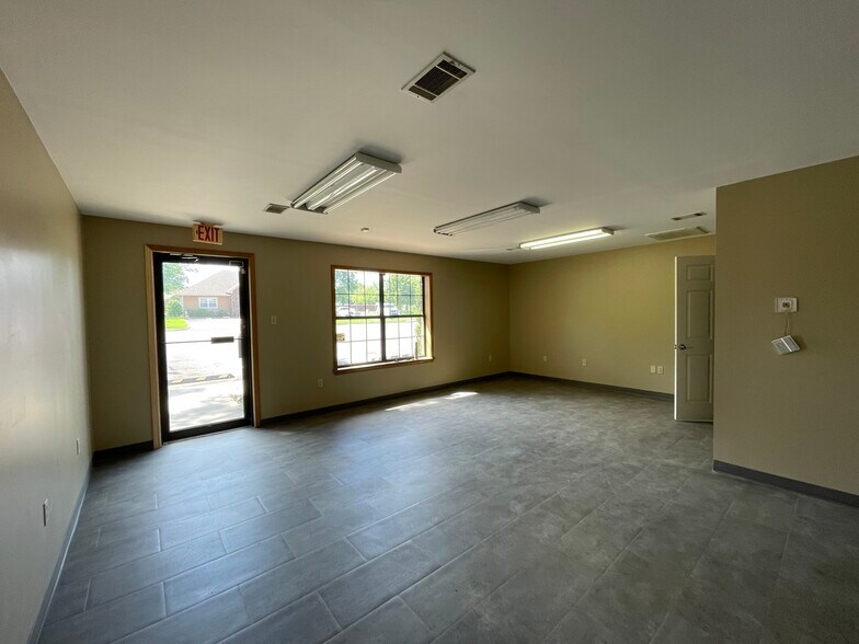 More Photos Of 220 N Phoenix Ave, Russellville Medical For Sale