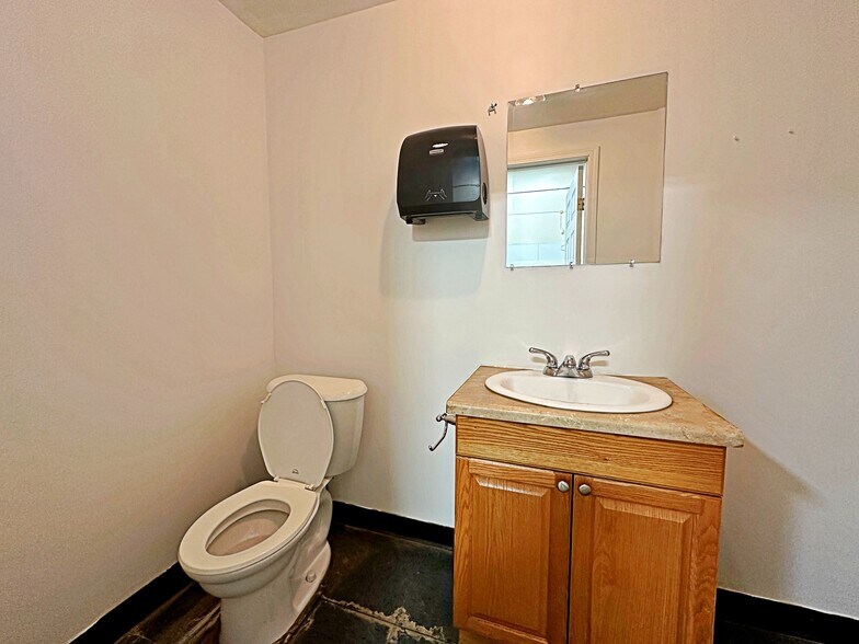 More Photos Of 380 Mackenzie Blvd, Fort McMurray Warehouse For Lease