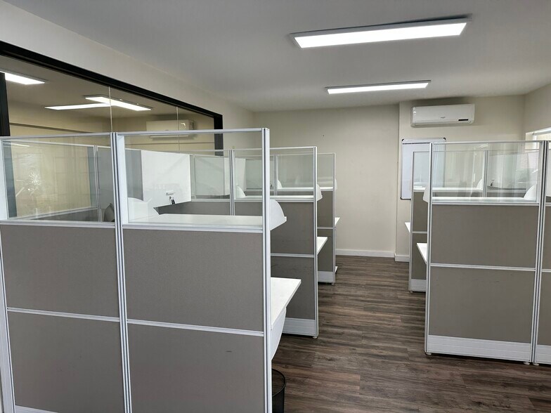 More Photos Of 2144 Kauhana St, Honolulu Storefront Retail Office For Lease