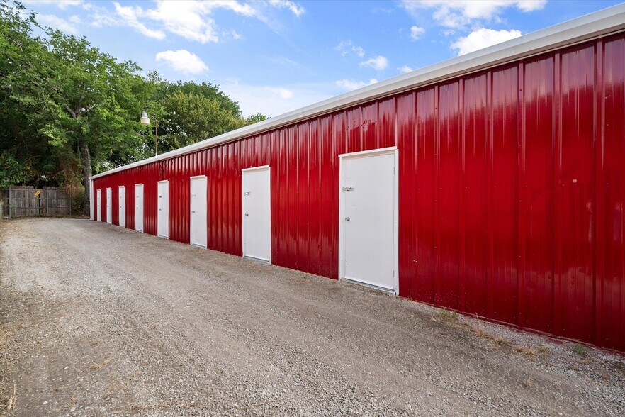 More Photos Of 124 Brooks ave, Corsicana Industrial For Sale