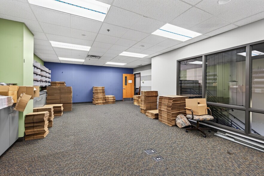 More Photos Of 521-563 Phalen Blvd, Saint Paul Coworking Space