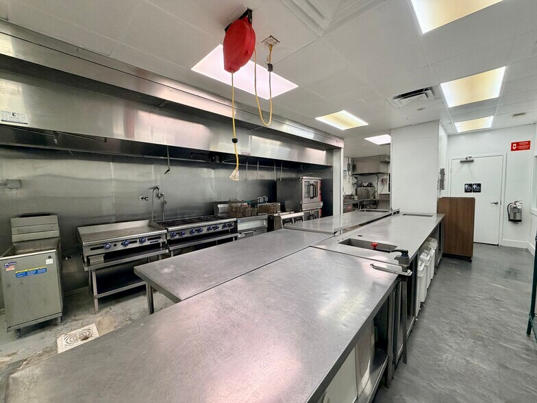 More Photos Of 3452-3470 N Miami Ave, Miami General Retail For Lease