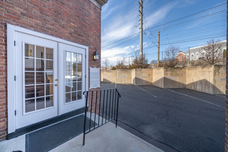 More Photos Of 39-51 Pine St, New Canaan Medical For Sale