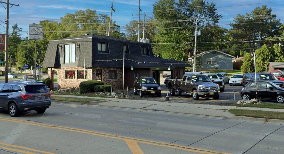 Primary Photo Of 670 Northwest Hwy, Fox River Grove General Retail For Sale