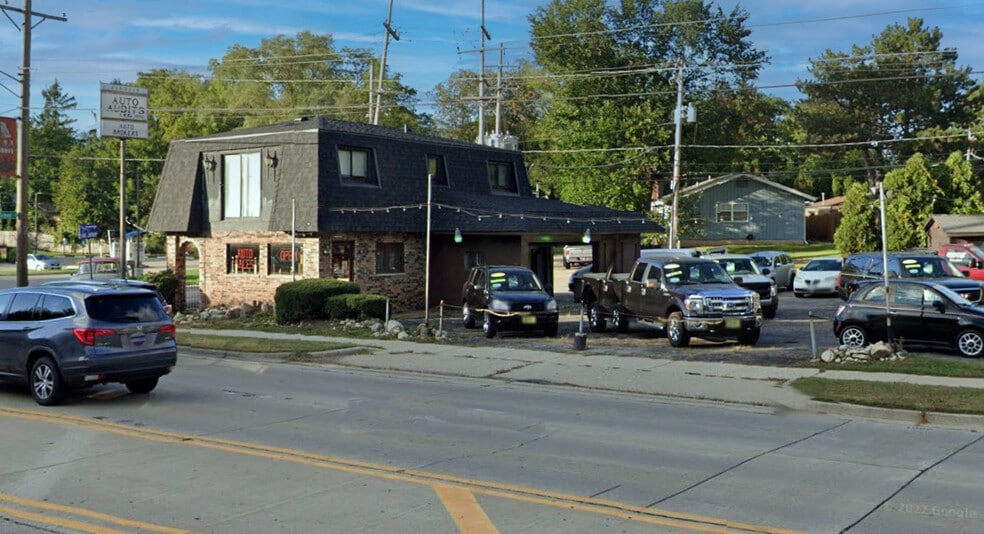 Primary Photo Of 670 Northwest Hwy, Fox River Grove Auto Dealership For Lease