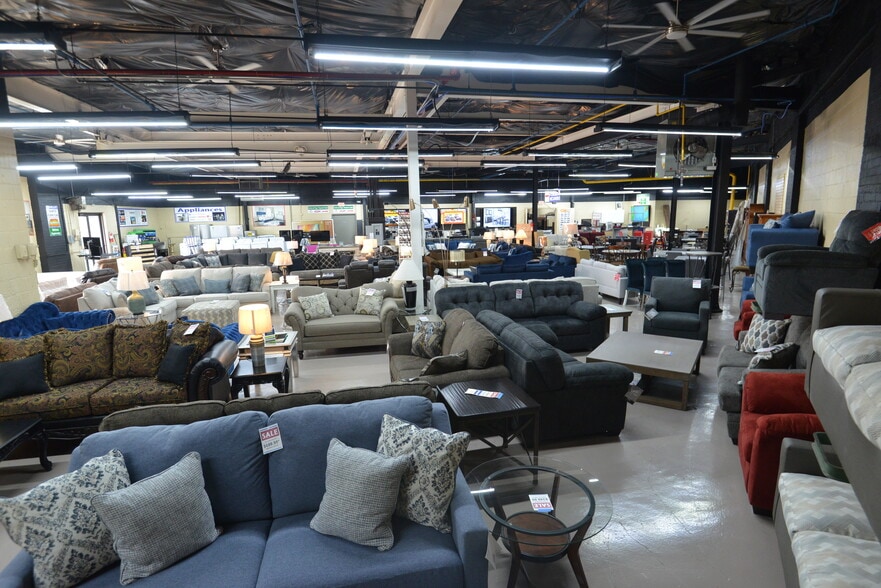 More Photos Of 7741 Dix St, Detroit Showroom For Sale