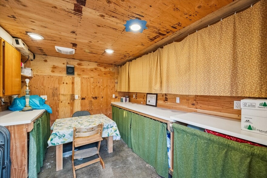 More Photos Of 615 SE 1st Ave, Canby Office For Sale