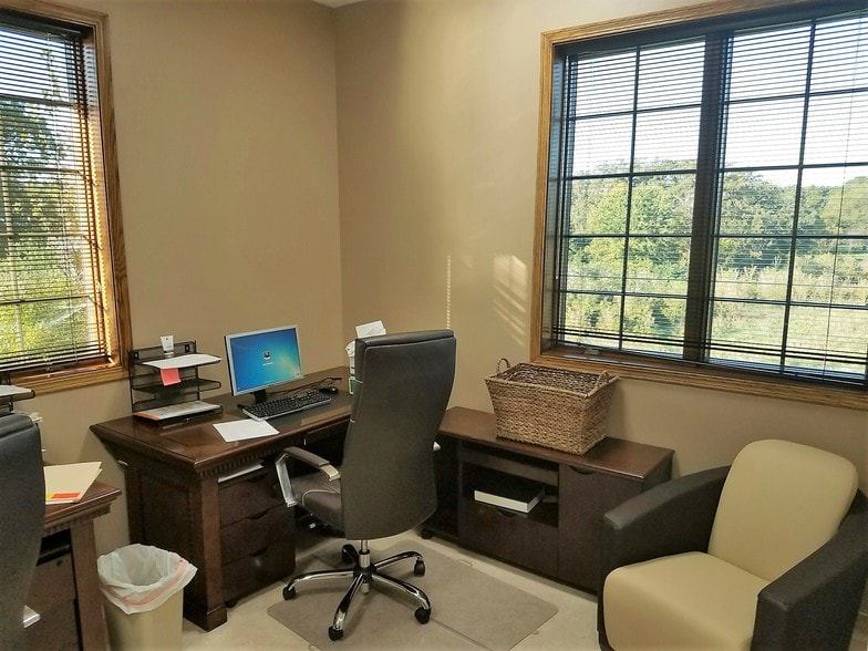 More Photos Of 120 Batson Ct, New Lenox Office For Lease