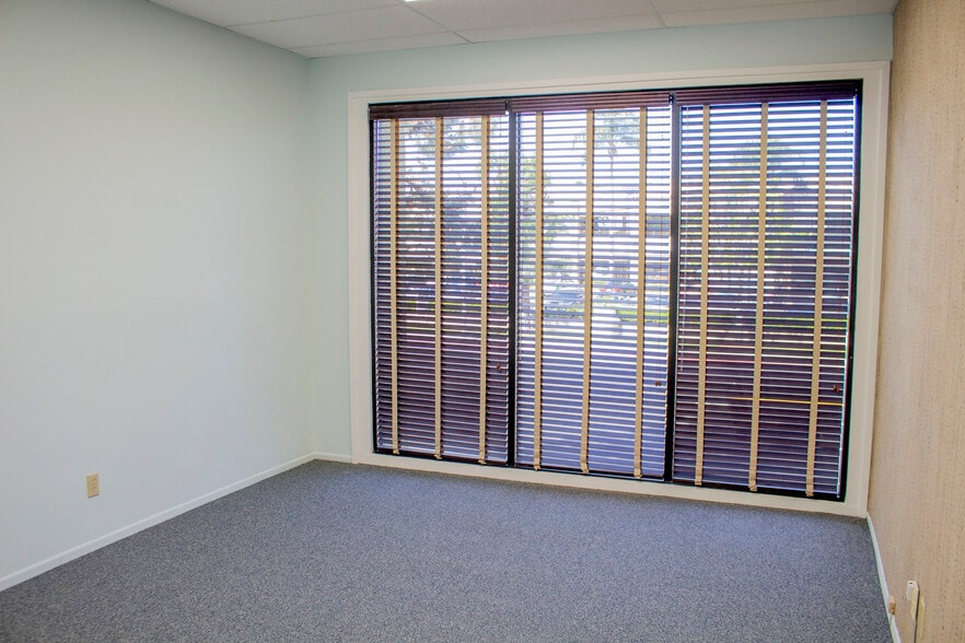 More Photos Of 15052 Springdale St, Huntington Beach Medical For Lease