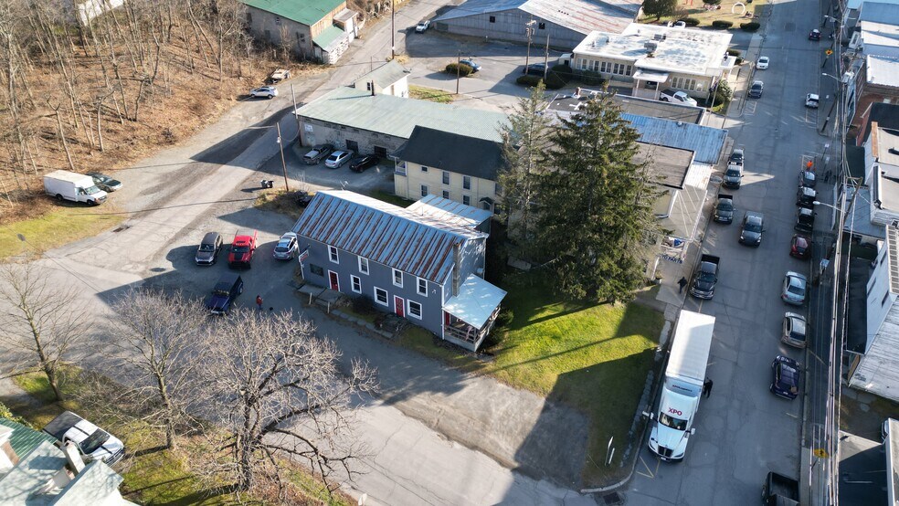 More Photos Of 6 Walnut St, Nicholson Hotel For Sale