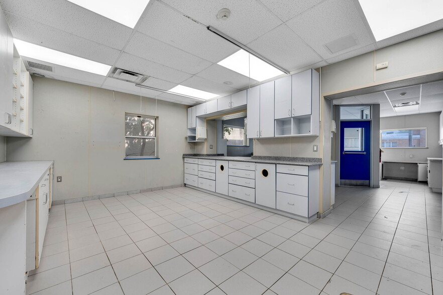 More Photos Of 73 W Merrick Rd, Valley Stream Veterinarian Kennel For Sale