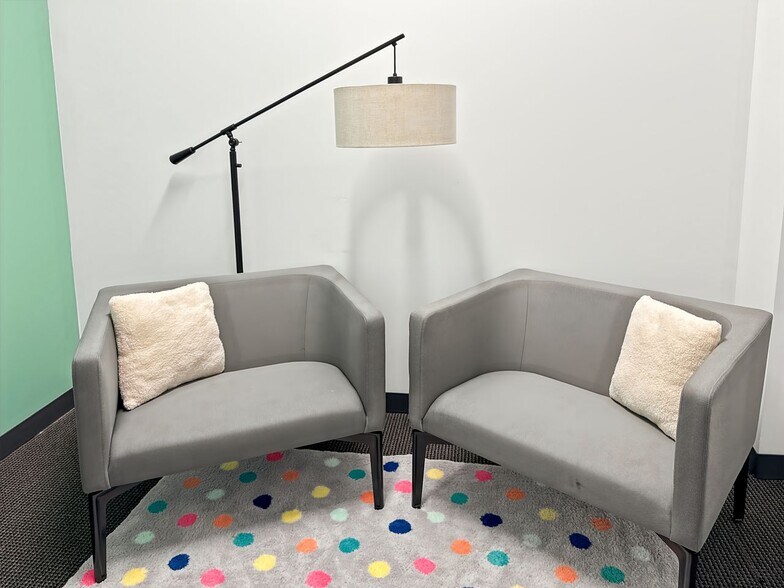 More Photos Of 1901 Manhattan Blvd, Harvey Coworking Space