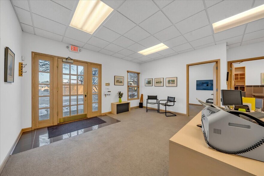 More Photos Of 907 W 14 Mile Rd, Clawson Office For Sale