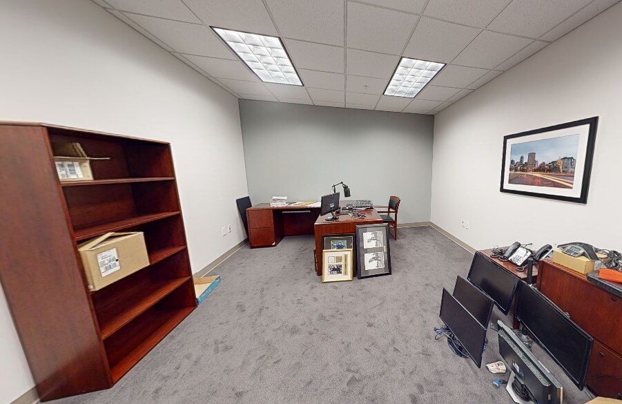 More Photos Of 8415 Allison Pointe Blvd, Indianapolis Office For Lease