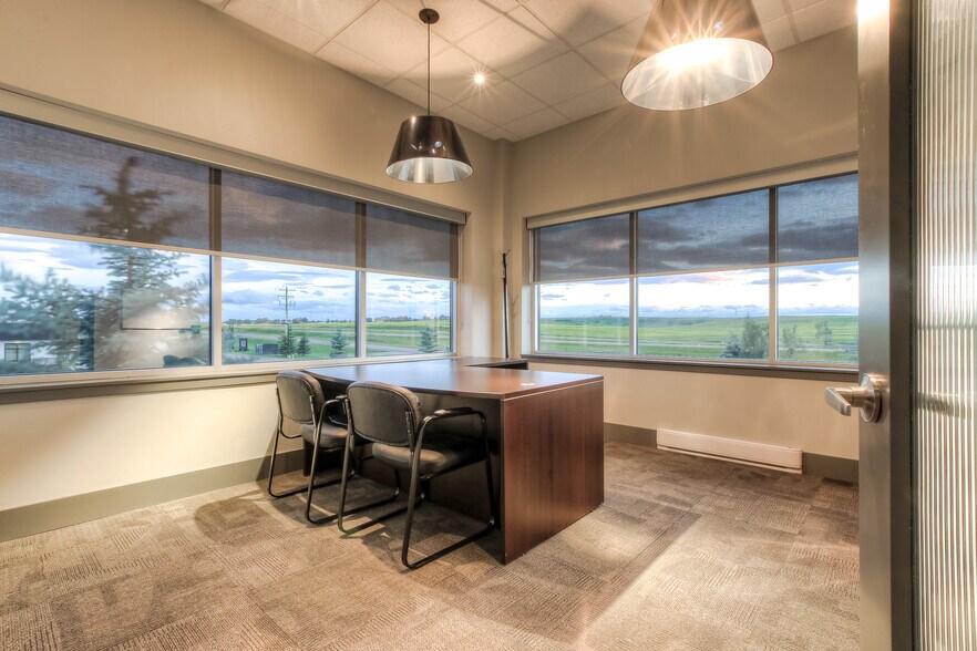 More Photos Of 402084 81st St, Foothills No 31 Office For Lease