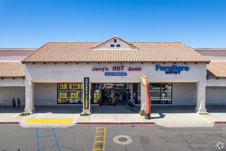Primary Photo Of 31833 Date Palm Dr, Cathedral City Storefront For Lease