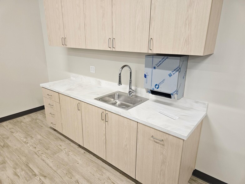 More Photos Of 1140 Commerce Center Dr, Lancaster Loft Creative Space For Sale