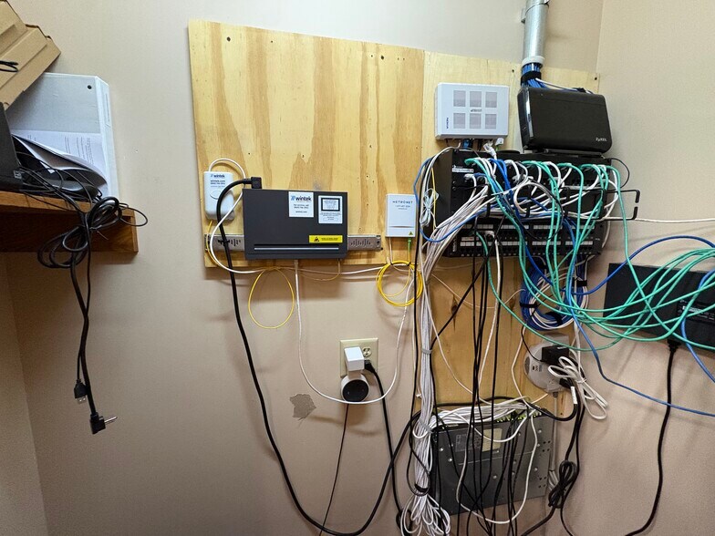 More Photos Of 975 Mezzanine Dr, Lafayette Medical For Lease