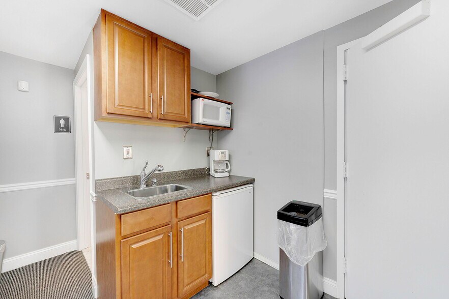 More Photos Of 201-203 Loudoun St SW, Leesburg Office Residential For Lease