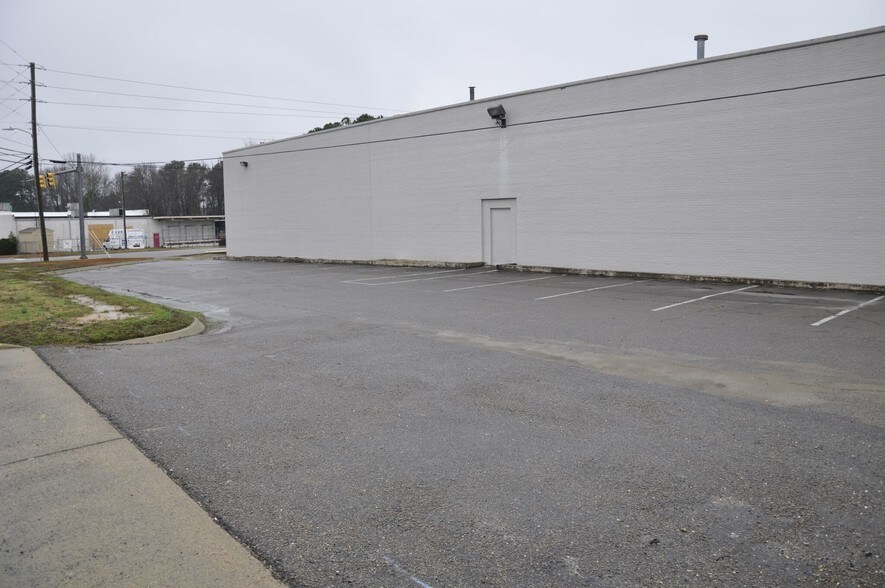 More Photos Of 2903 Lee Ave, Sanford Manufacturing For Sale