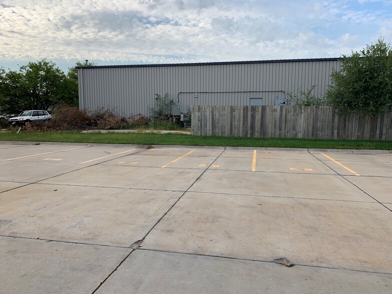 More Photos Of 5300 N 57th St, Lincoln Light Distribution For Lease