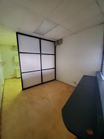 More Photos Of 2000 S Beretania St, Honolulu Storefront Retail Office For Lease