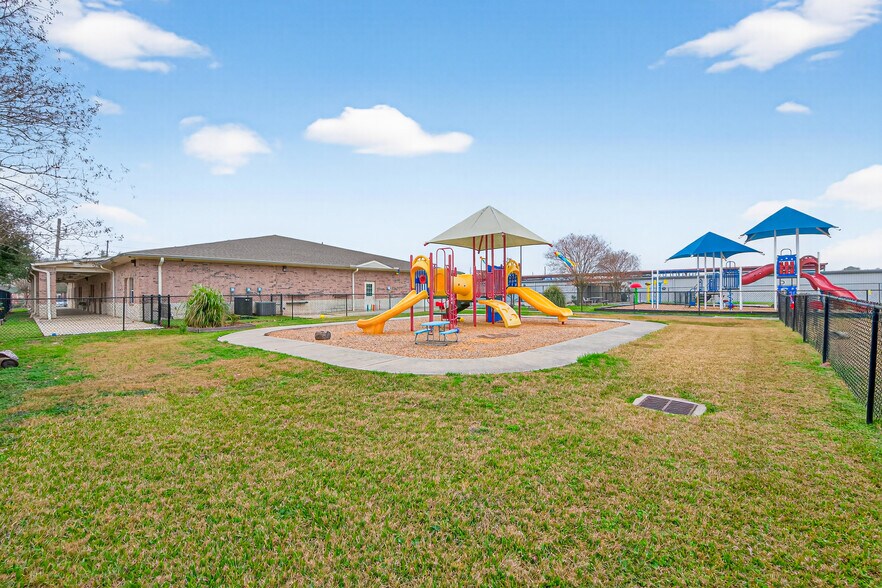 More Photos Of 8525 Queenston Blvd, Houston Freestanding For Sale