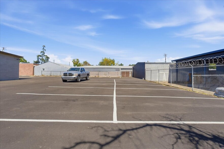 More Photos Of 4554 Auburn Blvd, Sacramento Auto Dealership For Sale