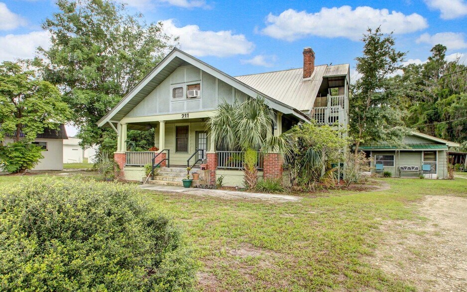 More Photos Of 211 S US Highway 17, East Palatka Apartments For Sale