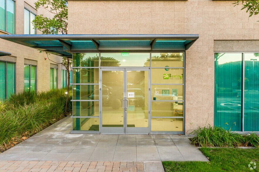 More Photos Of 910 Roosevelt Ave, Irvine Office For Lease