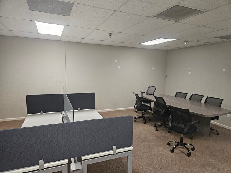 More Photos Of 400-490 Lincoln Blvd, Lincoln Unknown For Lease