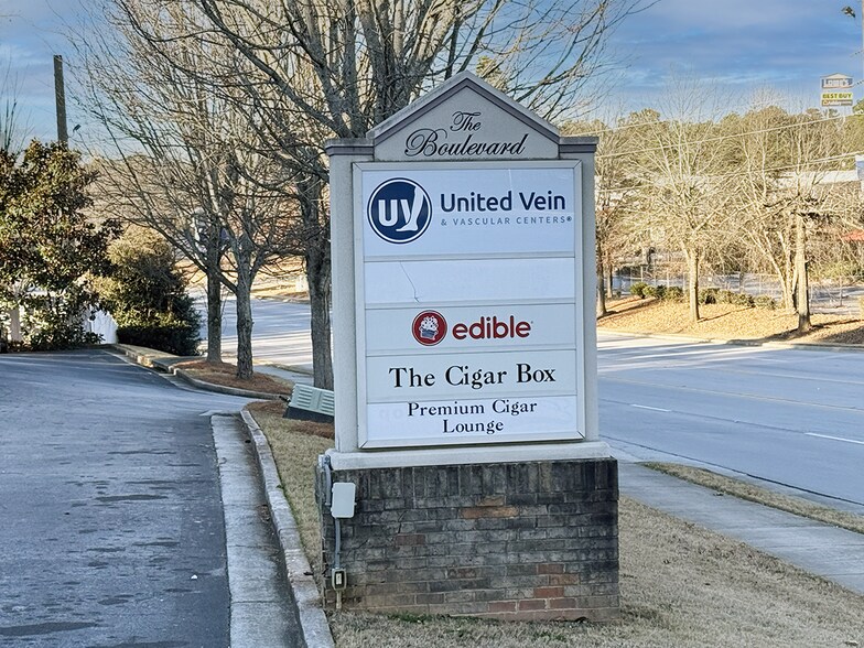 More Photos Of 6880 Douglas Blvd, Douglasville General Retail For Lease