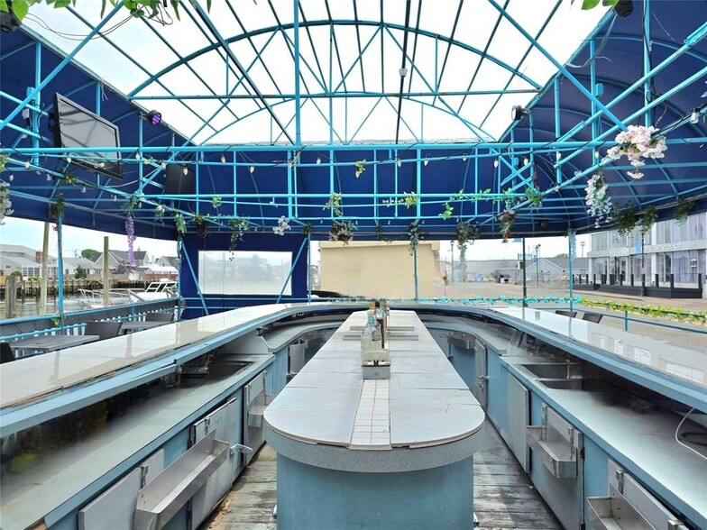 More Photos Of 103 Woodcleft Ave, Freeport Restaurant For Sale