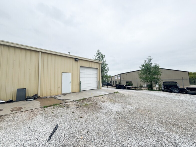 More Photos Of 1531 N Commercial Rd, Nixa Warehouse For Lease